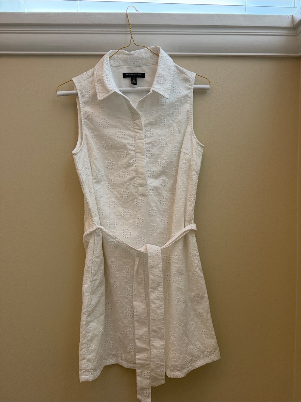 Banana Republic White Sleeveless Tunic with Tie